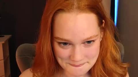 Snapshot of jennifer_shy_ chatting on 03/27/26, 12:05 Jennifer online show from 03/27/26, 12:05