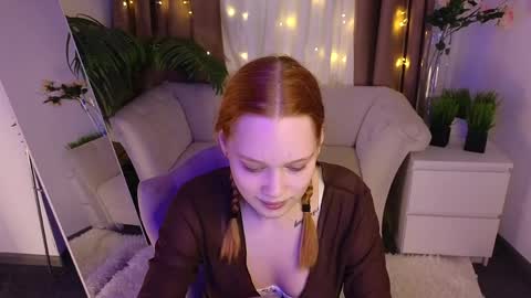 Snapshot of jennifer_shy_ chatting on 04/04/26, 12:35 Jennifer online show from 04/04/26, 12:35