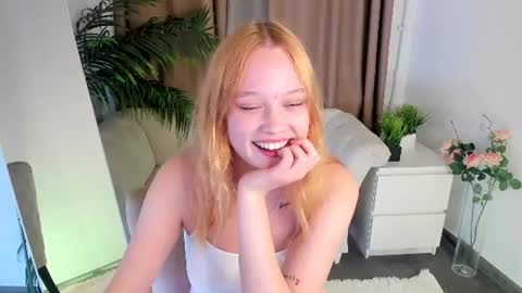 Snapshot of jennifer_shy_ chatting on 07/26/26, 11:50 Jennifer online show from 07/26/26, 11:50