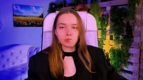 Snapshot of jennifergraces chatting on 10/28/25, 08:40 Jennifer online show from 10/28/25, 08:40