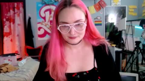 Snapshot of jennifergwen chatting on 12/17/25, 02:17 Jennifer Gwen online show from 12/17/25, 02:17