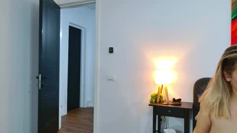 Snapshot of jenniferleee chatting on 10/13/25, 06:52 Jenny online show from 10/13/25, 06:52