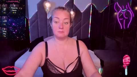 Jennifer online show from 11/09/25, 02:48