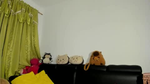 Snapshot of jenniifer_t chatting on 04/18/26, 05:11 jenniifer_t online show from 04/18/26, 05:11