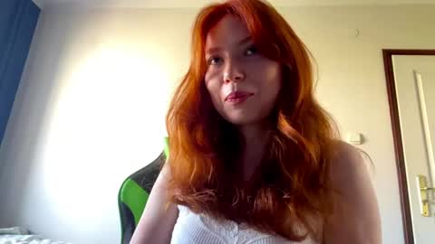 Snapshot of jenninemccurtis chatting on 04/29/26, 12:31 Lily online show from 04/29/26, 12:31