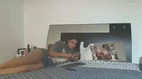 Jenn online show from 10/27/25, 04:11