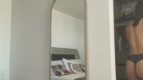 Jenn online show from 11/21/25, 06:39