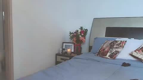 Jenn online show from 11/28/25, 06:32