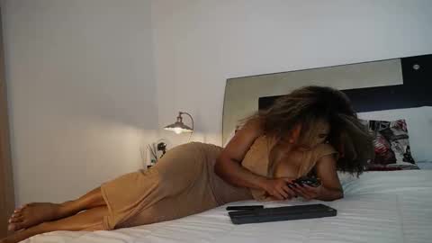 Snapshot of jennmullatta_ chatting on 05/27/26, 04:04 Jenn online show from 05/27/26, 04:04