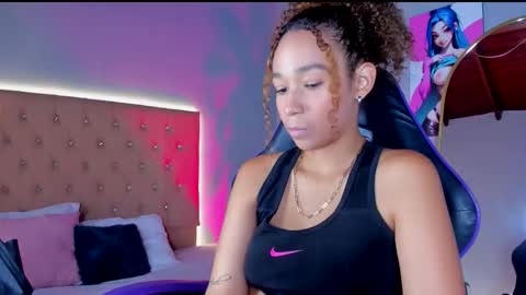 jenny__lawrence online show from 11/25/25, 08:20