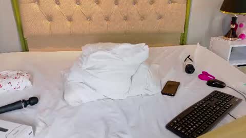 Snapshot of jenny__lawrence chatting on 07/17/26, 12:06 jenny__lawrence online show from 07/17/26, 12:06