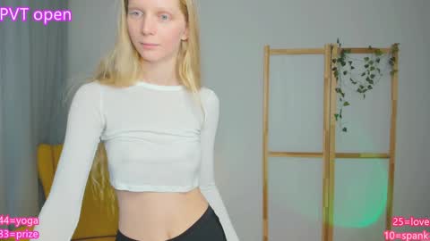 Snapshot of jenny_ames chatting on 12/11/24, 09:01 Jenny online show from 12/11/24, 09:01