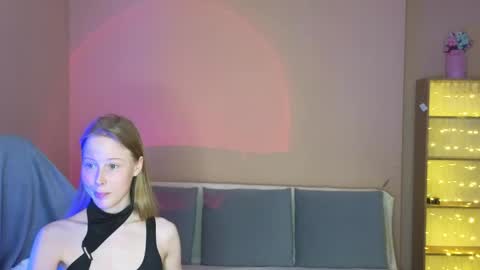 Snapshot of jenny_angelok chatting on 04/13/26, 01:38 Next broadcast on December 05 subject to change online show from 04/13/26, 01:38