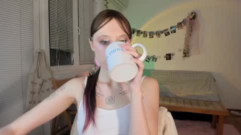 Jennifer Jenny Darling   online show from 01/22/25, 07:45