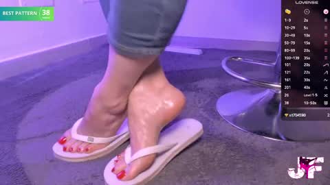 Snapshot of jenny_fighterfeet chatting on 04/27/26, 01:42 Jenny online show from 04/27/26, 01:42
