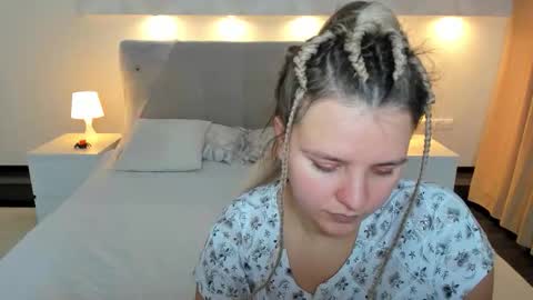 Snapshot of jenny_jimmy chatting on 10/29/25, 09:33 Jenny online show from 10/29/25, 09:33