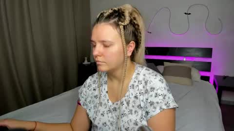 Snapshot of jenny_jimmy chatting on 10/30/25, 01:29 Jenny online show from 10/30/25, 01:29