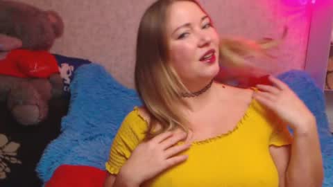 Snapshot of jenny_oliviawow chatting on 11/18/25, 12:42 All the most interesting in private. my room for my smile online show from 11/18/25, 12:42