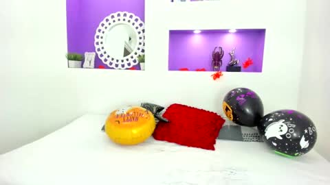 Snapshot of jenny_towers chatting on 10/23/25, 02:05 jenny_towers online show from 10/23/25, 02:05