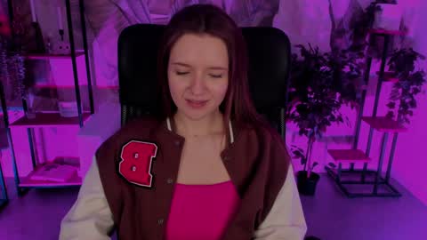 Snapshot of jennydens chatting on 12/19/24, 06:23 Jenny NO Nude online show from 12/19/24, 06:23