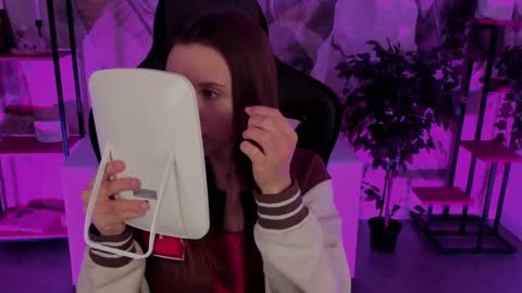 Snapshot of jennydens chatting on 12/21/24, 06:09 Jenny NO Nude online show from 12/21/24, 06:09