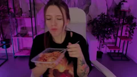 Snapshot of jennydens chatting on 03/11/25, 06:43 Jenny NO Nude online show from 03/11/25, 06:43