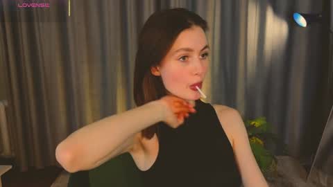 Snapshot of jennyfer_me chatting on 03/24/26, 12:43 jennyfer_me online show from 03/24/26, 12:43