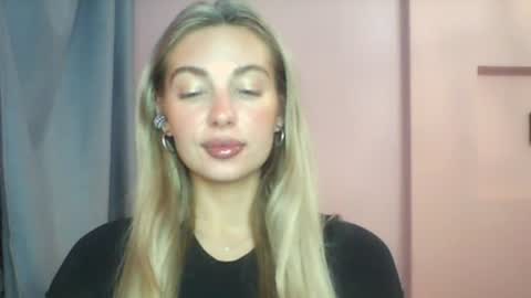Snapshot of jennyjansen chatting on 07/26/26, 11:00 The Flower Power Models online show from 07/26/26, 11:00