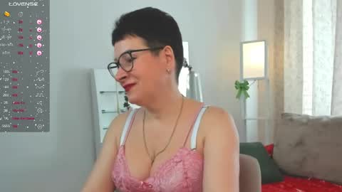 Snapshot of jennymons chatting on 04/22/26, 08:17 Jenny online show from 04/22/26, 08:17