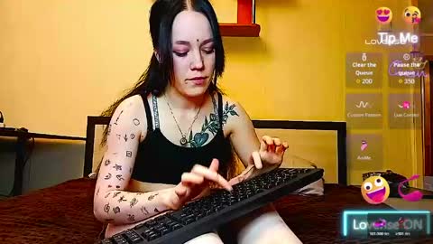 Snapshot of jennyrass chatting on 04/25/26, 04:37 JennyRass online show from 04/25/26, 04:37