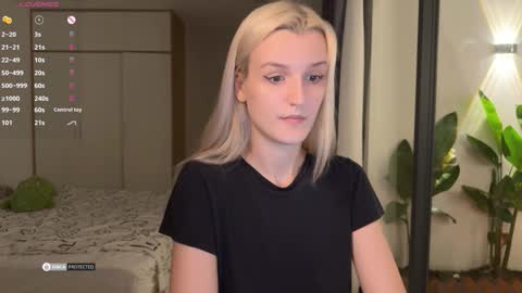 Snapshot of jennytime chatting on 12/12/24, 01:06 Jen online show from 12/12/24, 01:06