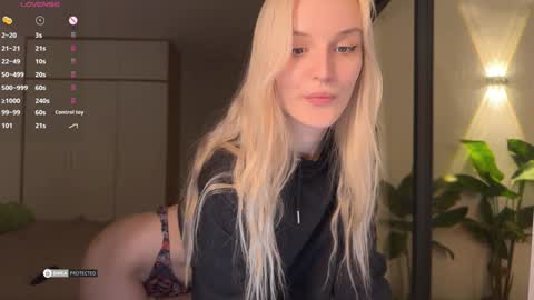 Snapshot of jennytime chatting on 12/18/24, 04:28 Jen online show from 12/18/24, 04:28