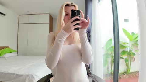 Snapshot of jennytime chatting on 02/28/25, 06:32 Jen online show from 02/28/25, 06:32