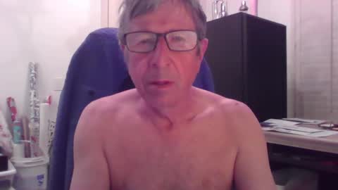 Snapshot of jep56 chatting on 03/10/25, 01:54 jep56 online show from 03/10/25, 01:54