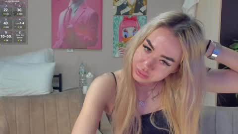 Snapshot of jeremayalove chatting on 12/06/24, 05:53 Hi hi We are Jessie and Betti online show from 12/06/24, 05:53