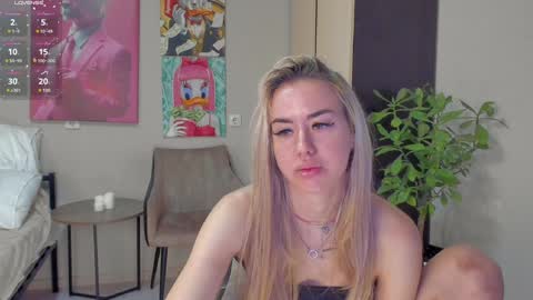 Snapshot of jeremayalove chatting on 12/07/24, 05:15 Hi hi We are Jessie and Betti online show from 12/07/24, 05:15