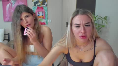Snapshot of jeremayalove chatting on 01/05/25, 11:48 Hi hi We are Jessie and Betti online show from 01/05/25, 11:48