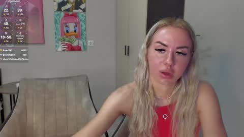 Snapshot of jeremayalove chatting on 01/15/25, 01:52 Hi hi We are Jessie and Betti online show from 01/15/25, 01:52