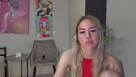 Snapshot of jeremayalove chatting on 01/24/25, 05:42 Hi hi We are Jessie and Betti online show from 01/24/25, 05:42