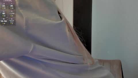 Snapshot of jeremayalove chatting on 02/11/25, 09:42 Hi hi We are Jessie and Betti online show from 02/11/25, 09:42