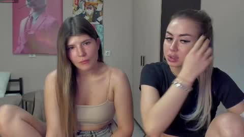 Snapshot of jeremayalove chatting on 02/16/25, 09:27 Hi hi We are Jessie and Betti online show from 02/16/25, 09:27
