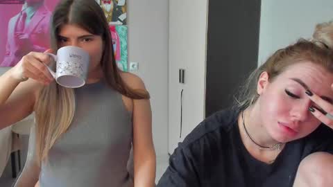 Snapshot of jeremayalove chatting on 03/01/25, 06:24 Hi hi We are Jessie and Betti online show from 03/01/25, 06:24