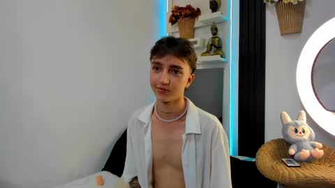 jero independent model online show from 11/18/25, 01:59