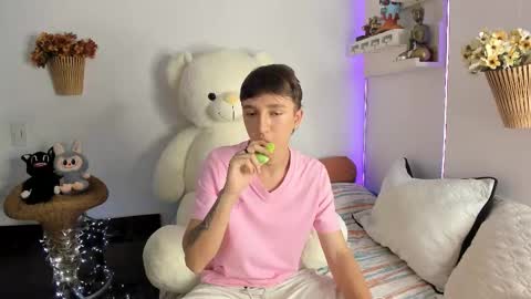 Snapshot of jeremy_salvatore_ chatting on 03/02/26, 11:33 jero independent model online show from 03/02/26, 11:33