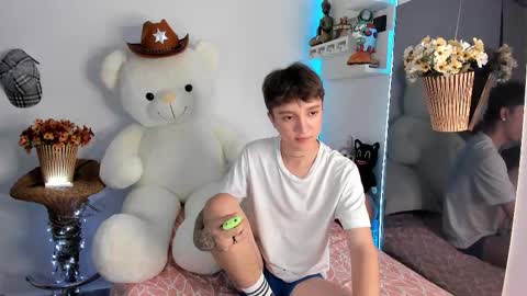 Snapshot of jeremy_salvatore_ chatting on 03/06/26, 08:22 jero independent model online show from 03/06/26, 08:22