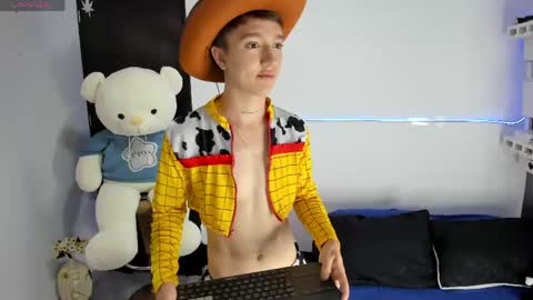 jero independent model online show from 05/15/26, 06:59