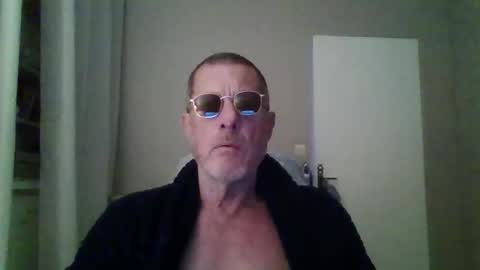 Snapshot of jerflor chatting on 11/06/25, 01:56 jerflor online show from 11/06/25, 01:56