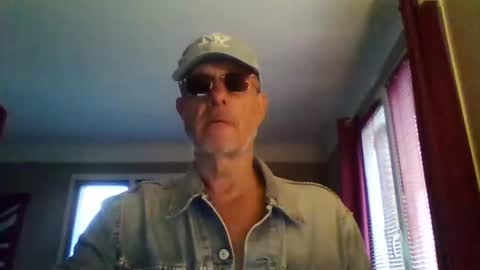 Snapshot of jerflor chatting on 11/24/25, 03:23 jerflor online show from 11/24/25, 03:23