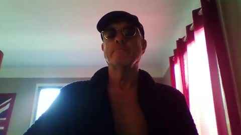 Snapshot of jerflor chatting on 12/17/25, 11:49 jerflor online show from 12/17/25, 11:49