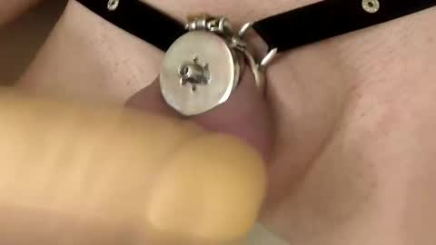 Snapshot of jerksissy32 chatting on 04/22/26, 02:40 Sissy online show from 04/22/26, 02:40